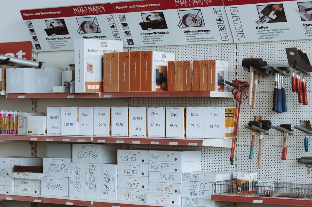 Fliesenausstellung mit großer Produktauswahl.